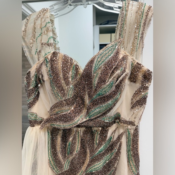 Elegant Sequin Evening Gown - Picture 2 of 7